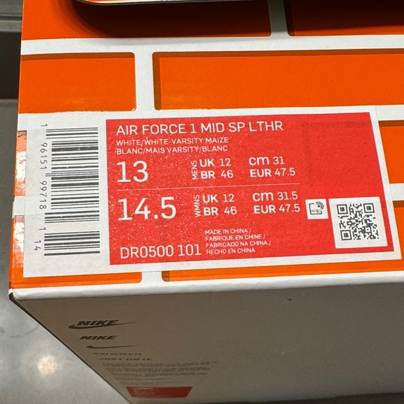 Off-White Air Force 1 Yellow and White Sneakers with Zip Tie. - Picture 11 of 12